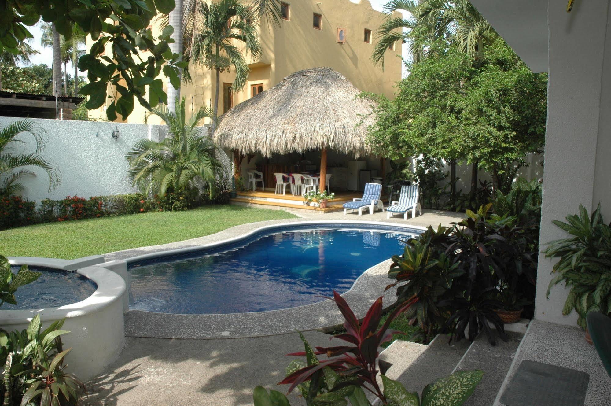 Villas Mercedes Zihuatanejo Exterior photo